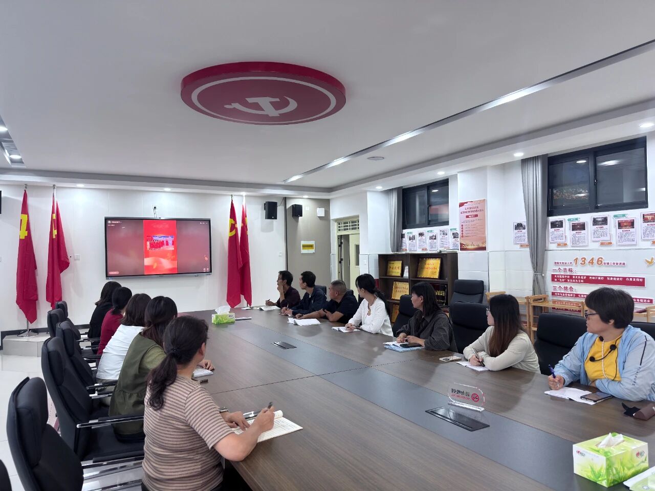 濮阳市东湖小学.jpg
